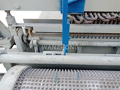 电焊网焊接机 - 安平县万众丝网制品有限公司